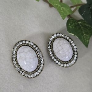 Clip On Earrings Antique Gold Oval with White Agate Stone